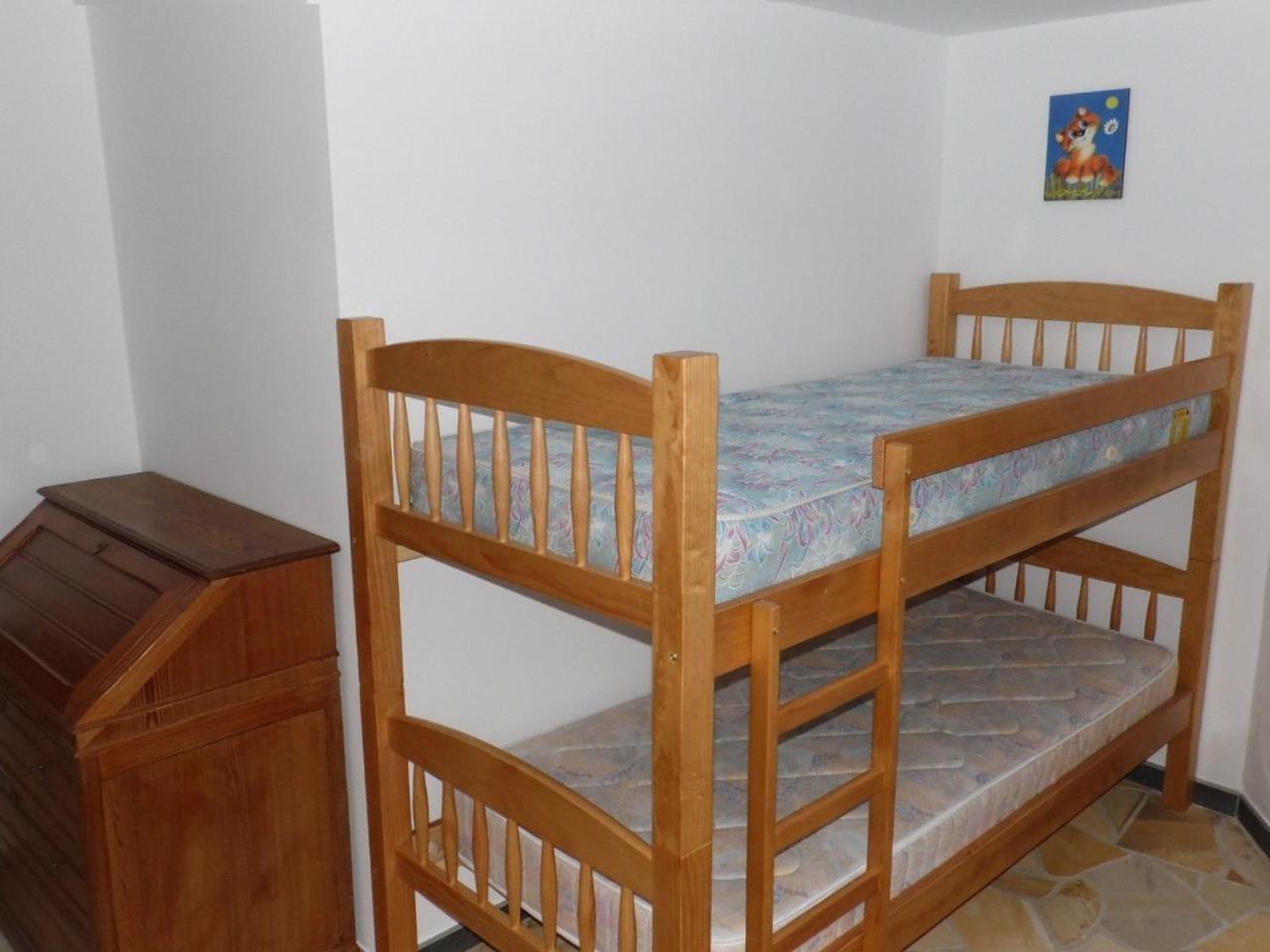 Villa Benavero Boutique Style Within Fenced Tropical Garden *