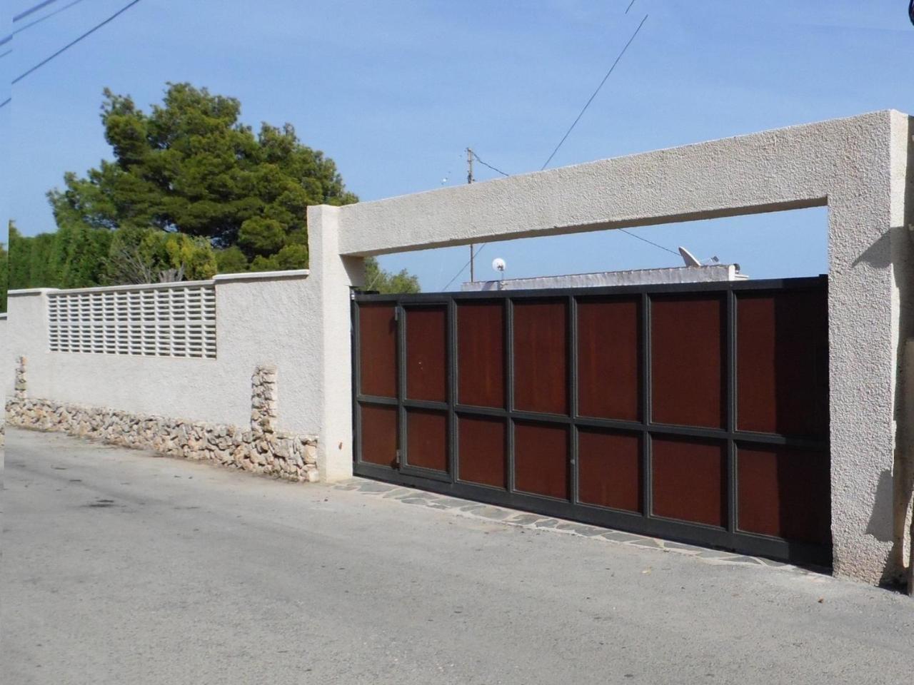 Villa Benavero Boutique Style Within Fenced Tropical Garden Calpe