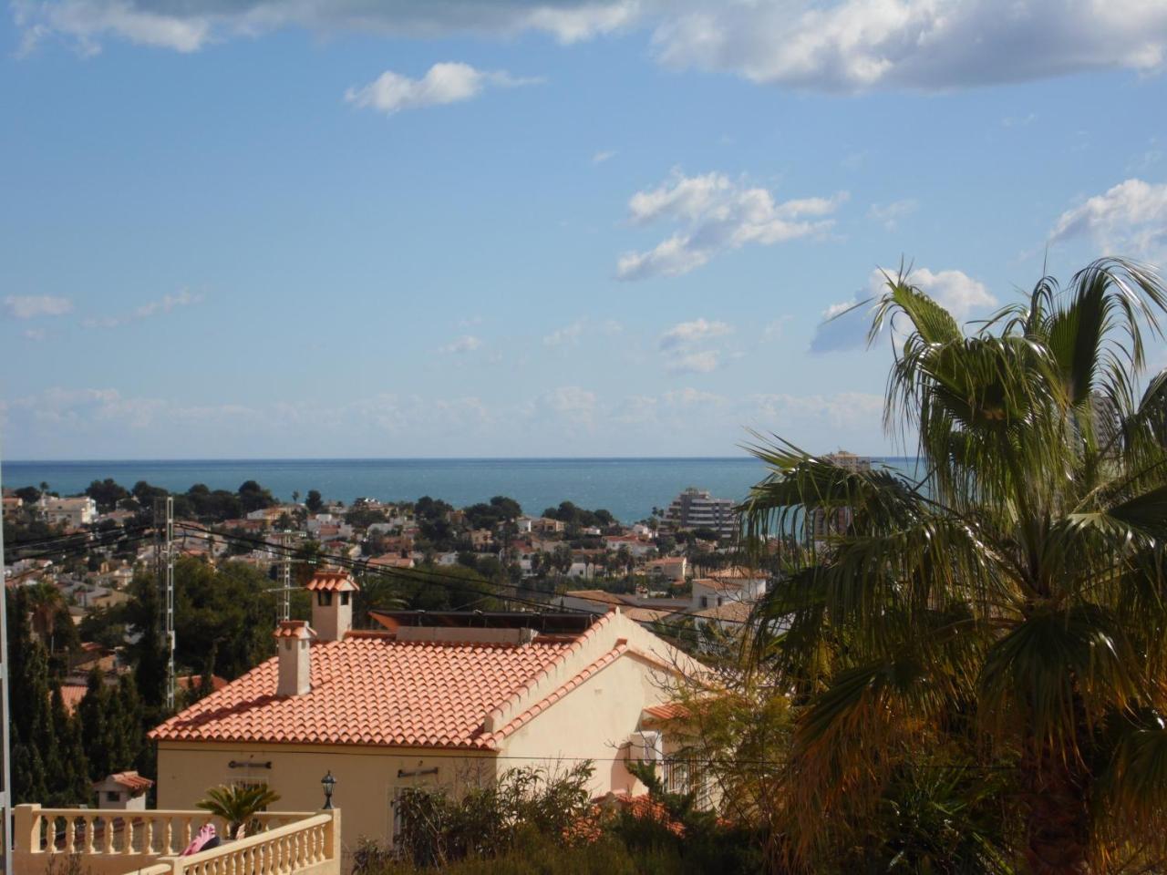 Villa Benavero Boutique Style Within Fenced Tropical Garden *