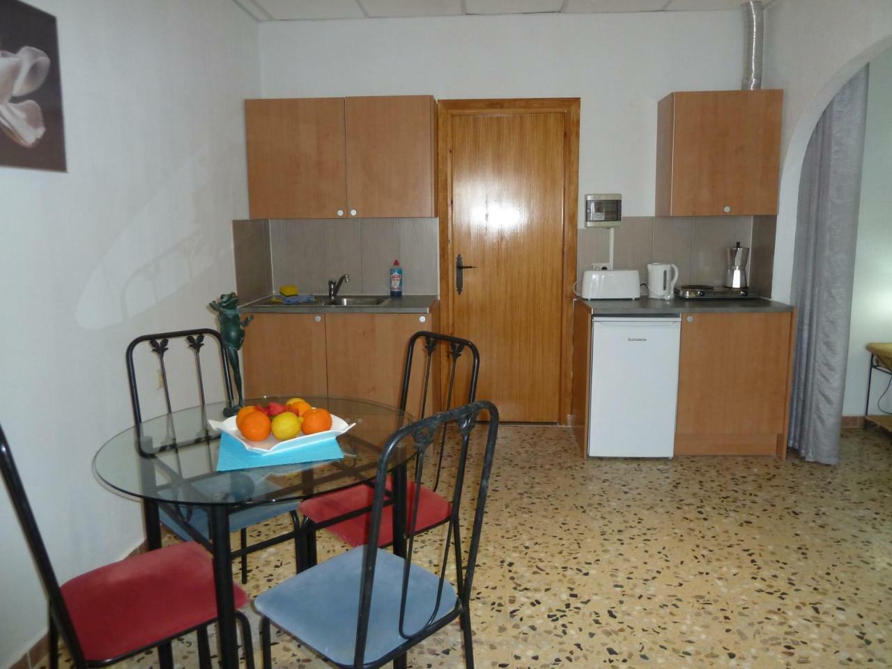 Carrio Sol - Monty's Apartment 4*