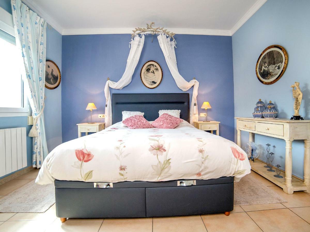 By Interhome Villa *