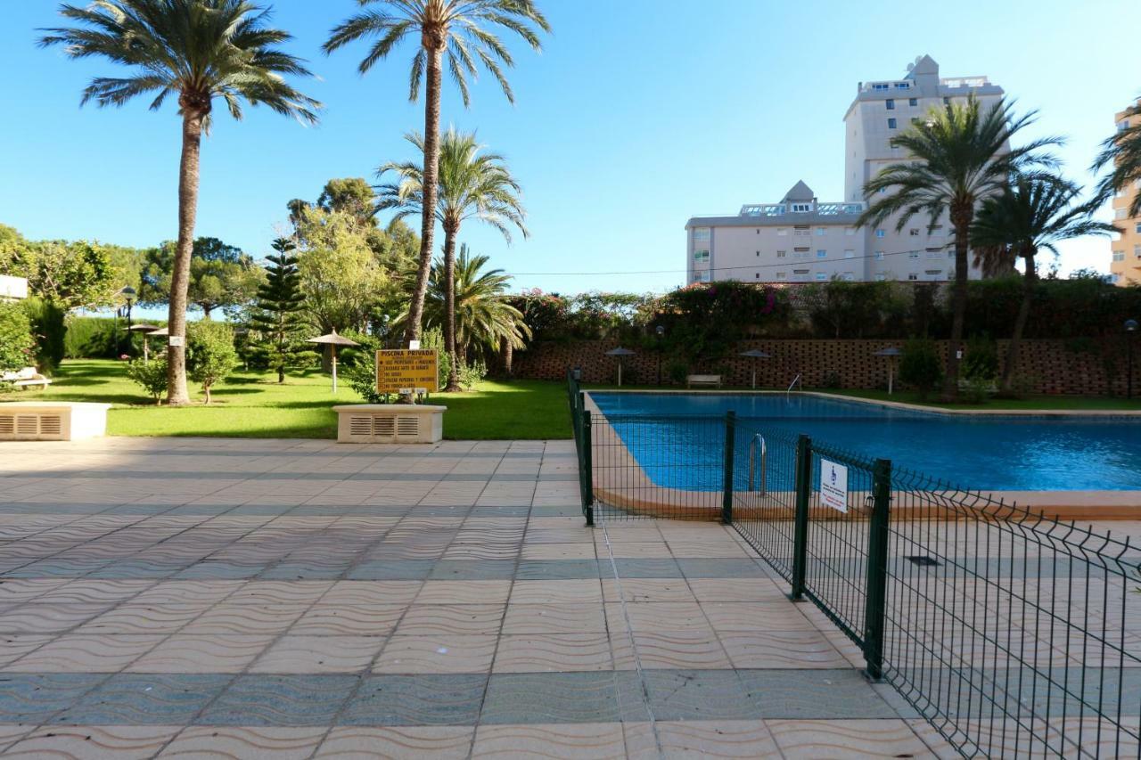 In With 3 Bedrooms And 2 Bathrooms. Apartamento