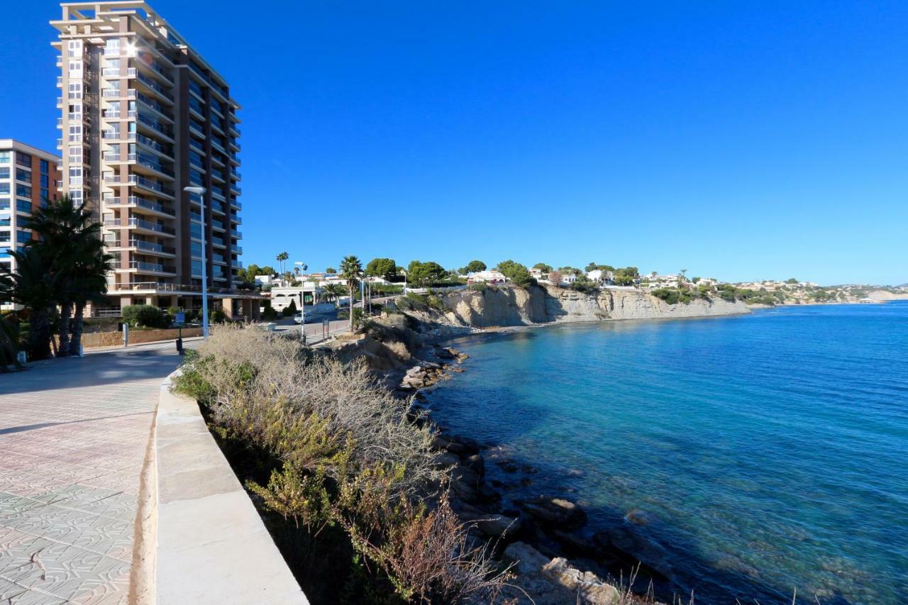 In With 3 Bedrooms And 2 Bathrooms. Apartamento *