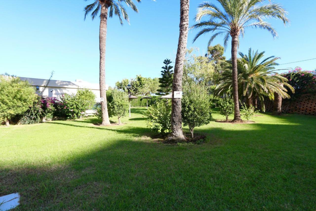 In With 3 Bedrooms And 2 Bathrooms. Apartamento *