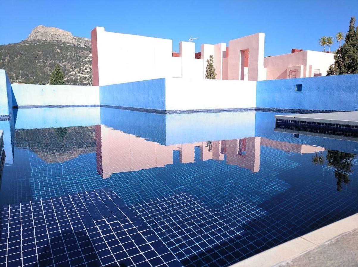 Estudio En La Muralla Roja *