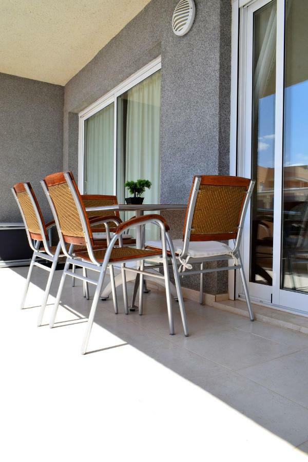 Perfect Location With Stunning Views, 2 Minutes To *