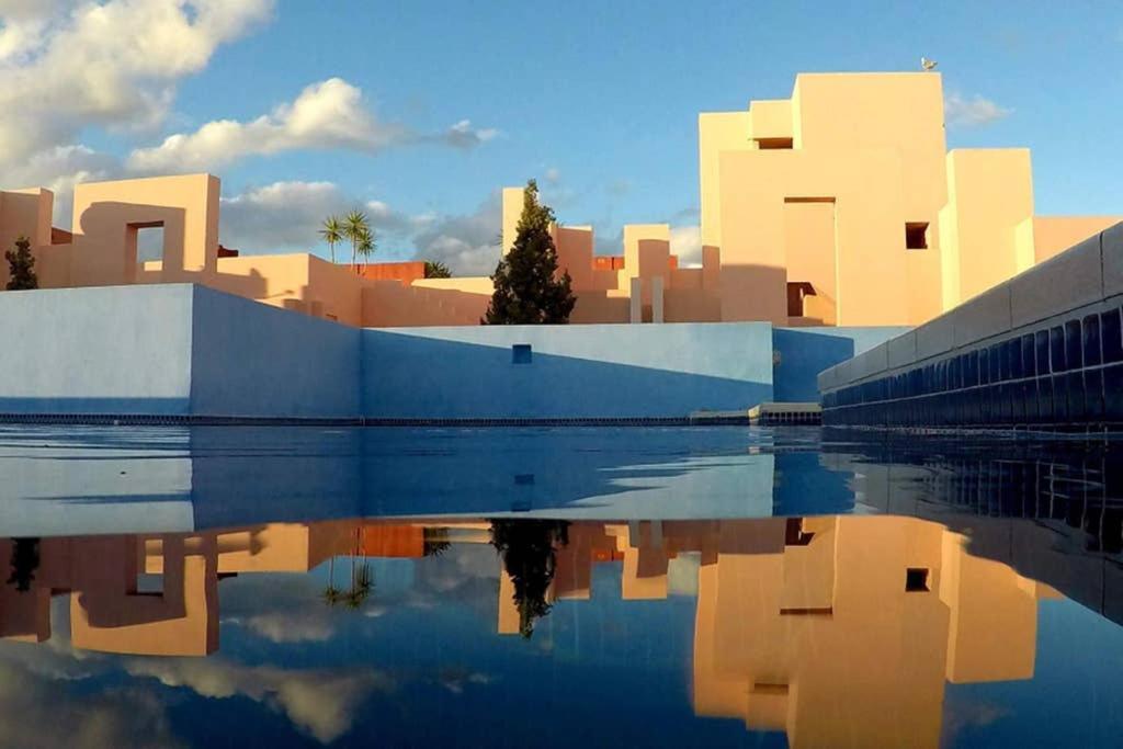Apartment La Muralla Roja
