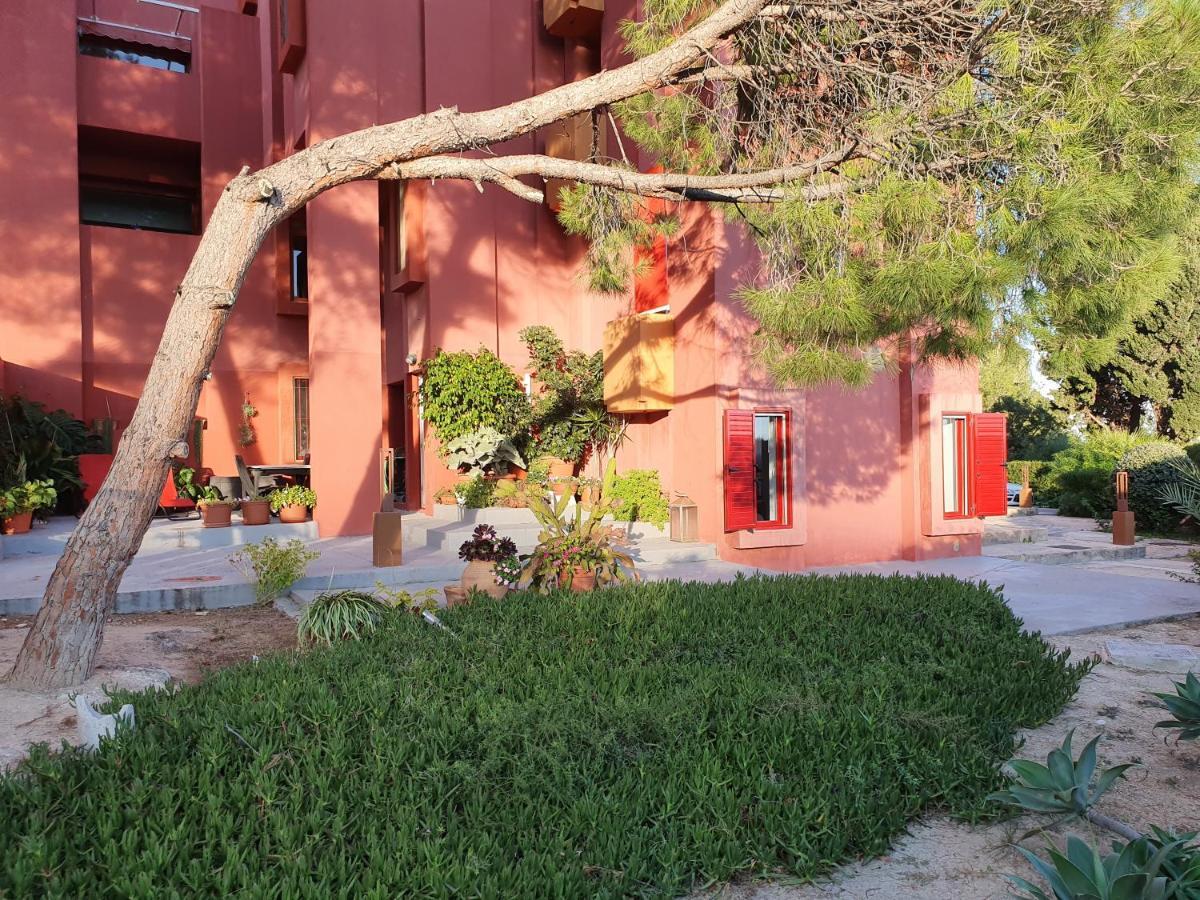 La Muralla Roja Apartment