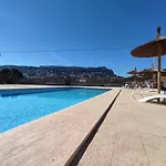 Precioso bungalow luminoso con piscina y terraza.