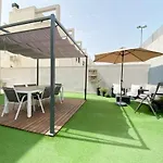 Precioso bungalow luminoso con piscina y terraza.