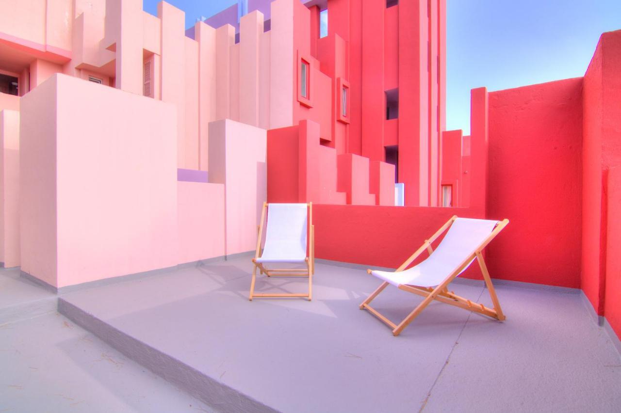 In The Red Building By Ricardo Bofill - Muralla Roja Apartamento Calpe