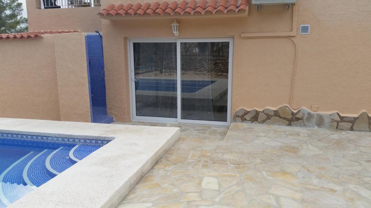 Elvira Villa *