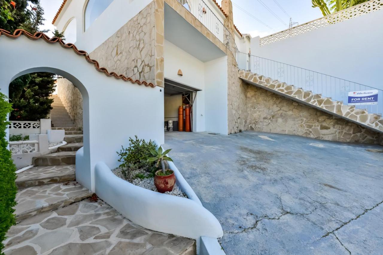 Guzman - Cucarres Villa *