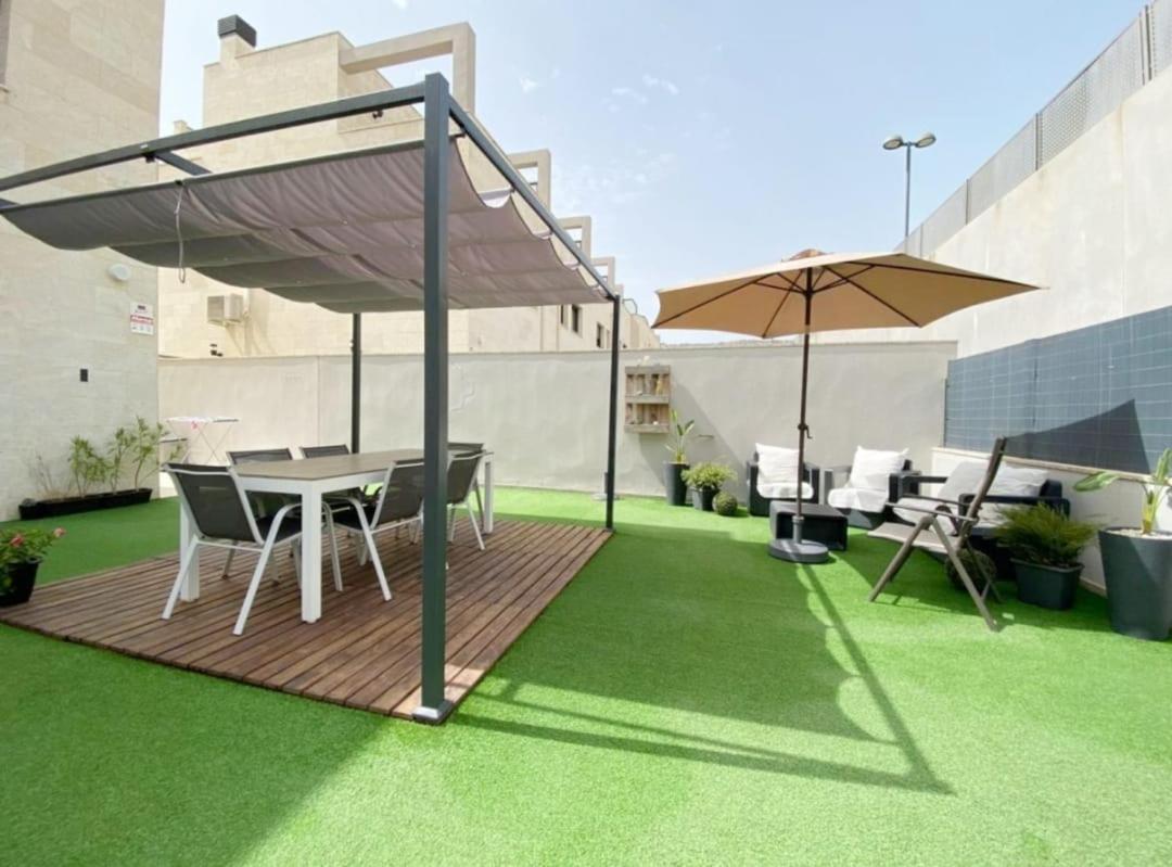 Precioso bungalow luminoso con piscina y terraza. Сasa de vacaciones *
