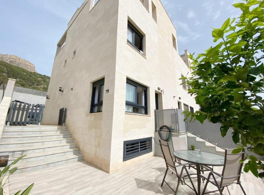 Precioso bungalow luminoso con piscina y terraza. Сasa de vacaciones Calpe