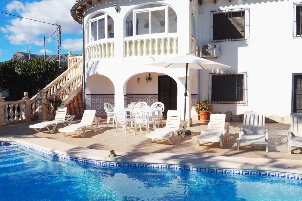 Cerca Playa Y Pueblo Con Piscina Grande