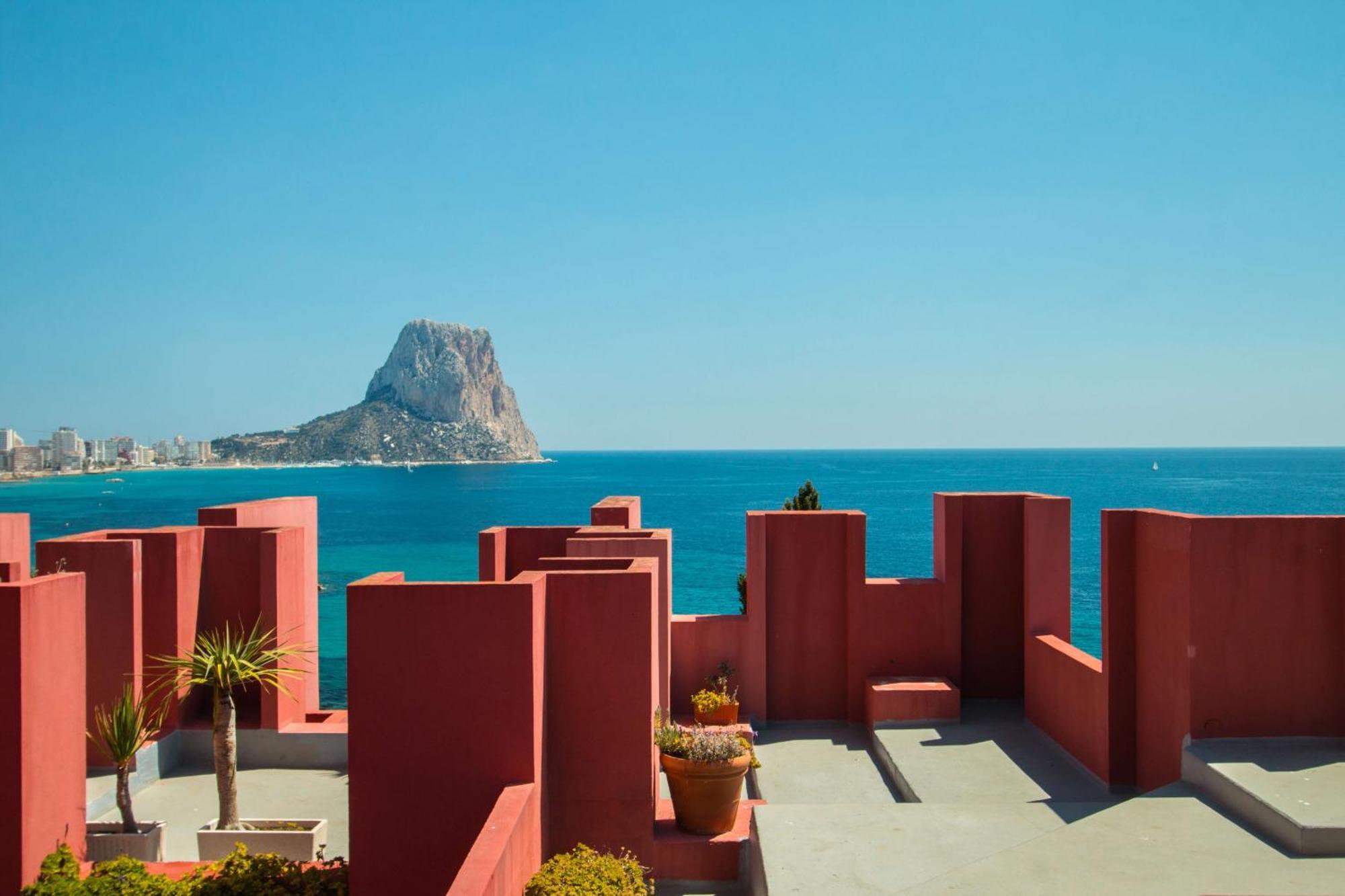 Muralla Roja - Plusholidays *