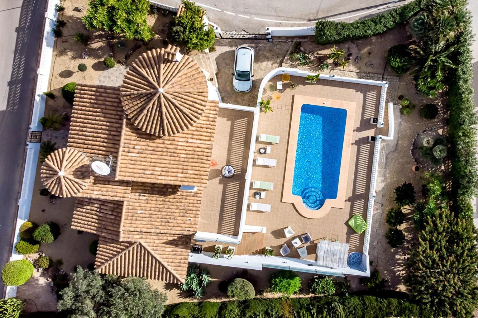 Guzman - Anneida Villa Calpe