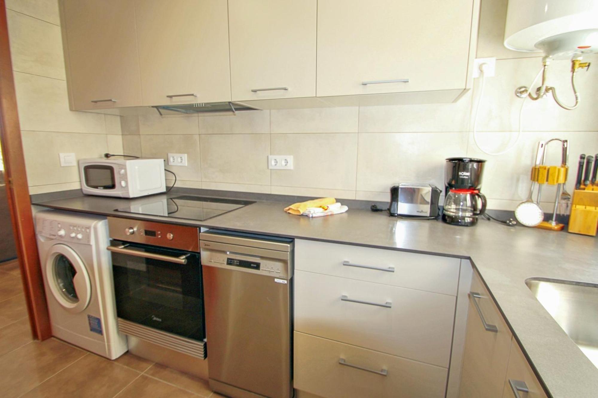 Xavier - Oceanfront With Sea Views In