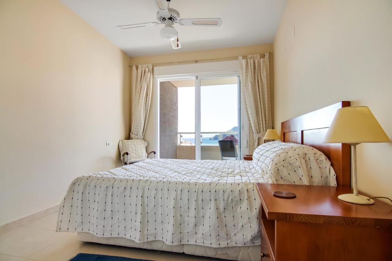 Apartment Perfect Location With Stunning Views, 2 Minutes To
